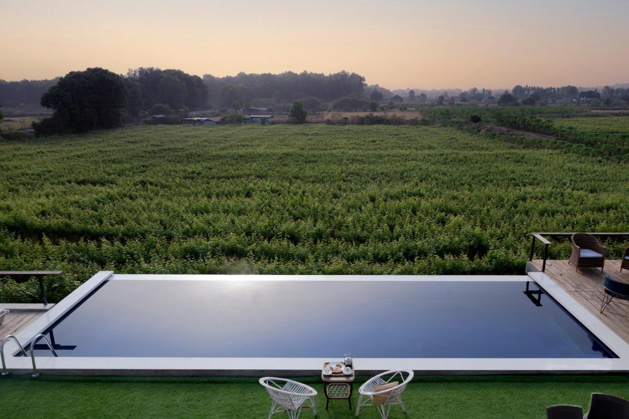 Saffronstays Onellaa, Nashik - Infinity Pool Villa Surrounded By A Vineyard Kültér fotó