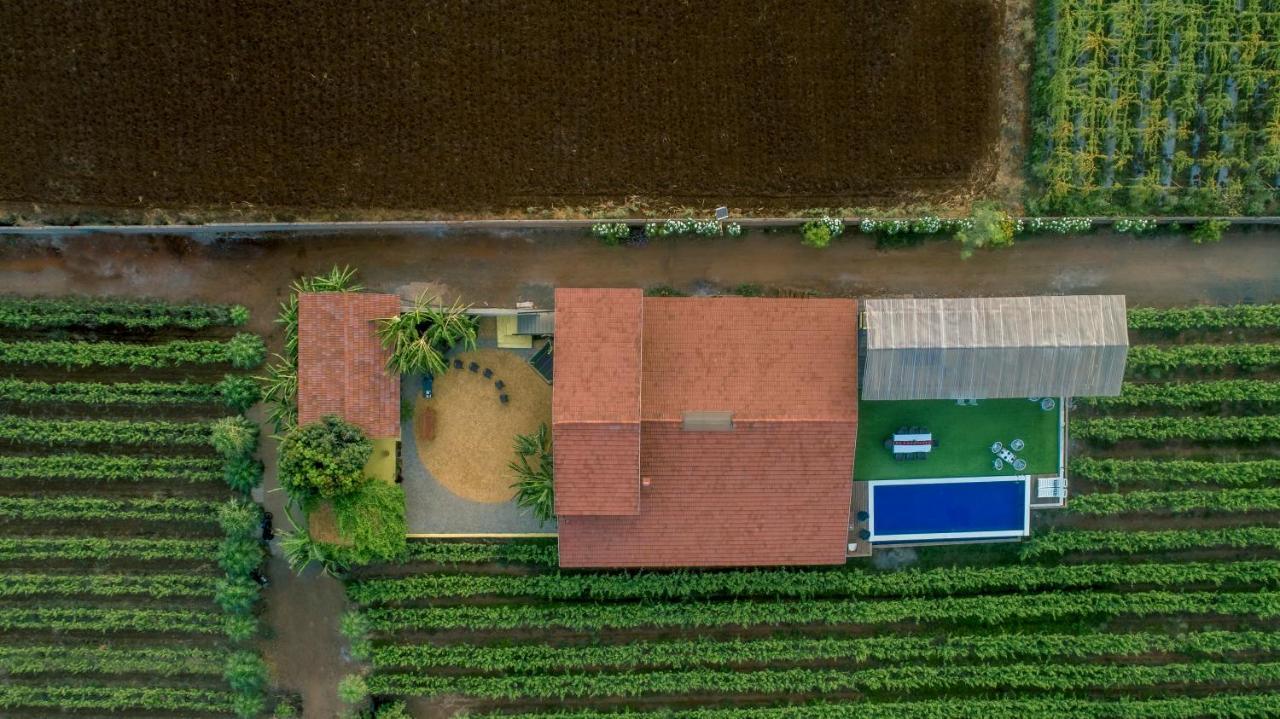 Saffronstays Onellaa, Nashik - Infinity Pool Villa Surrounded By A Vineyard Kültér fotó