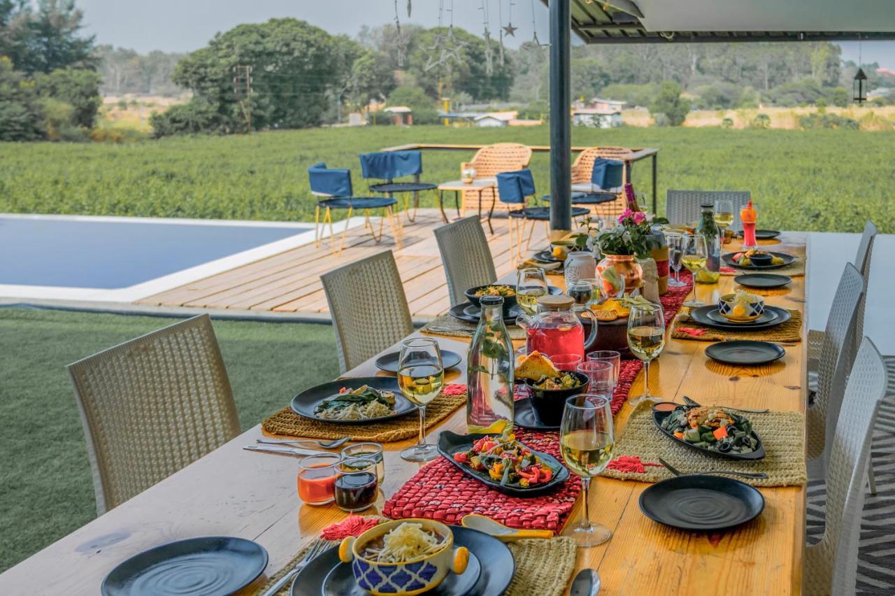 Saffronstays Onellaa, Nashik - Infinity Pool Villa Surrounded By A Vineyard Kültér fotó