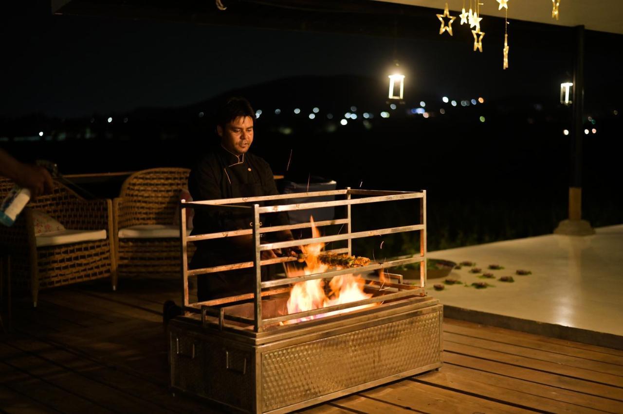 Saffronstays Onellaa, Nashik - Infinity Pool Villa Surrounded By A Vineyard Kültér fotó