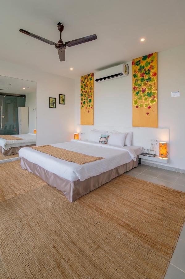Saffronstays Onellaa, Nashik - Infinity Pool Villa Surrounded By A Vineyard Kültér fotó