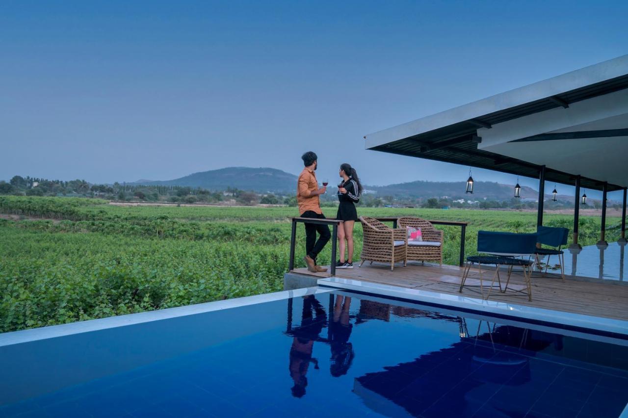 Saffronstays Onellaa, Nashik - Infinity Pool Villa Surrounded By A Vineyard Kültér fotó