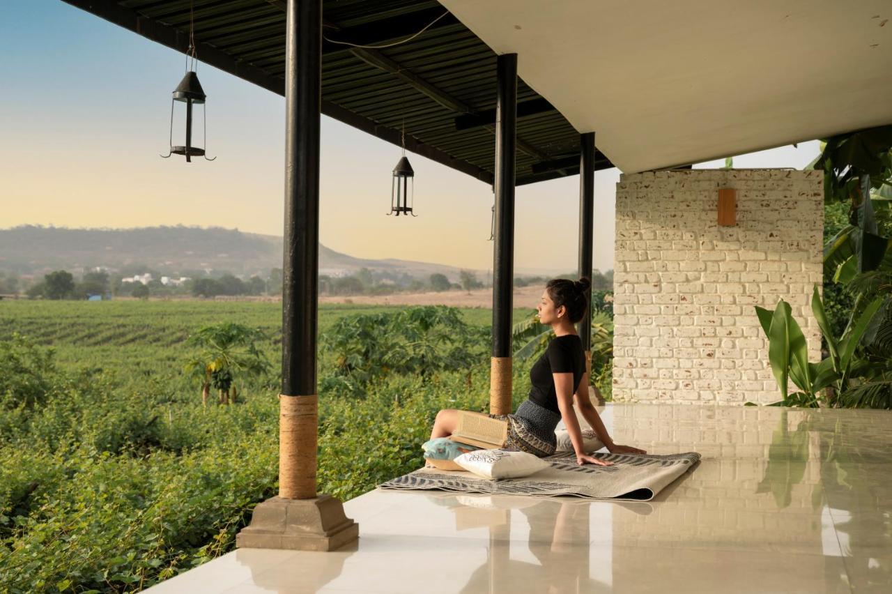 Saffronstays Onellaa, Nashik - Infinity Pool Villa Surrounded By A Vineyard Kültér fotó