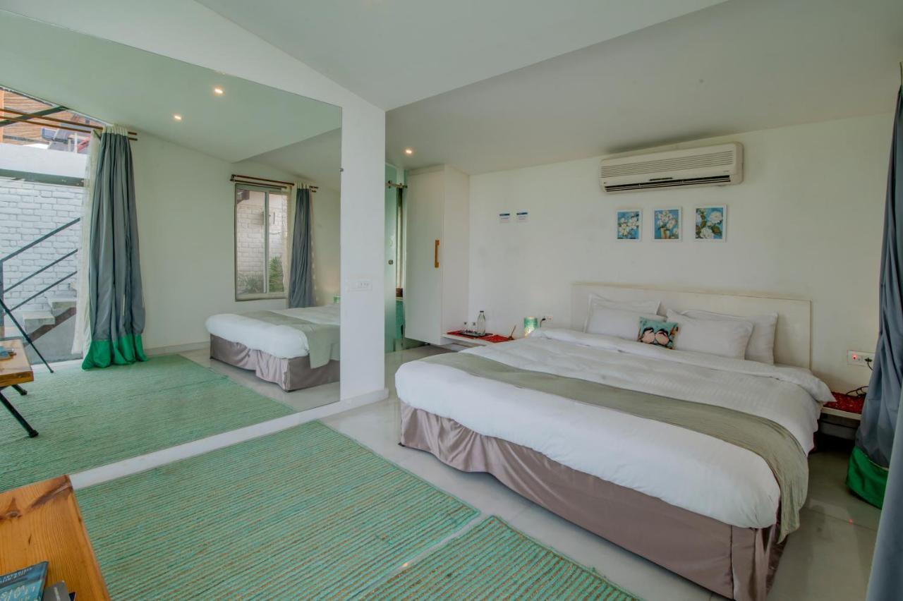 Saffronstays Onellaa, Nashik - Infinity Pool Villa Surrounded By A Vineyard Kültér fotó